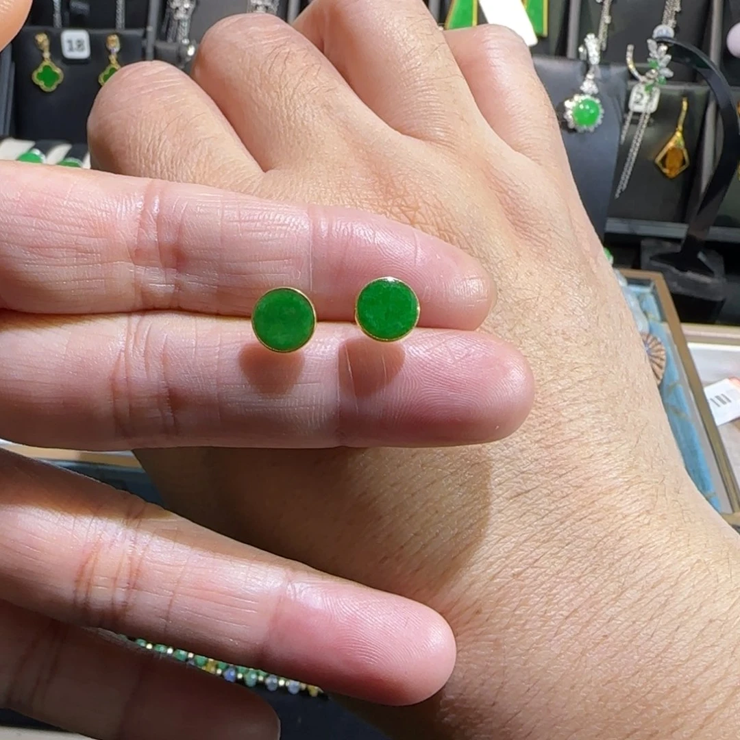 翡翠18K金镶嵌颈饰耳钉