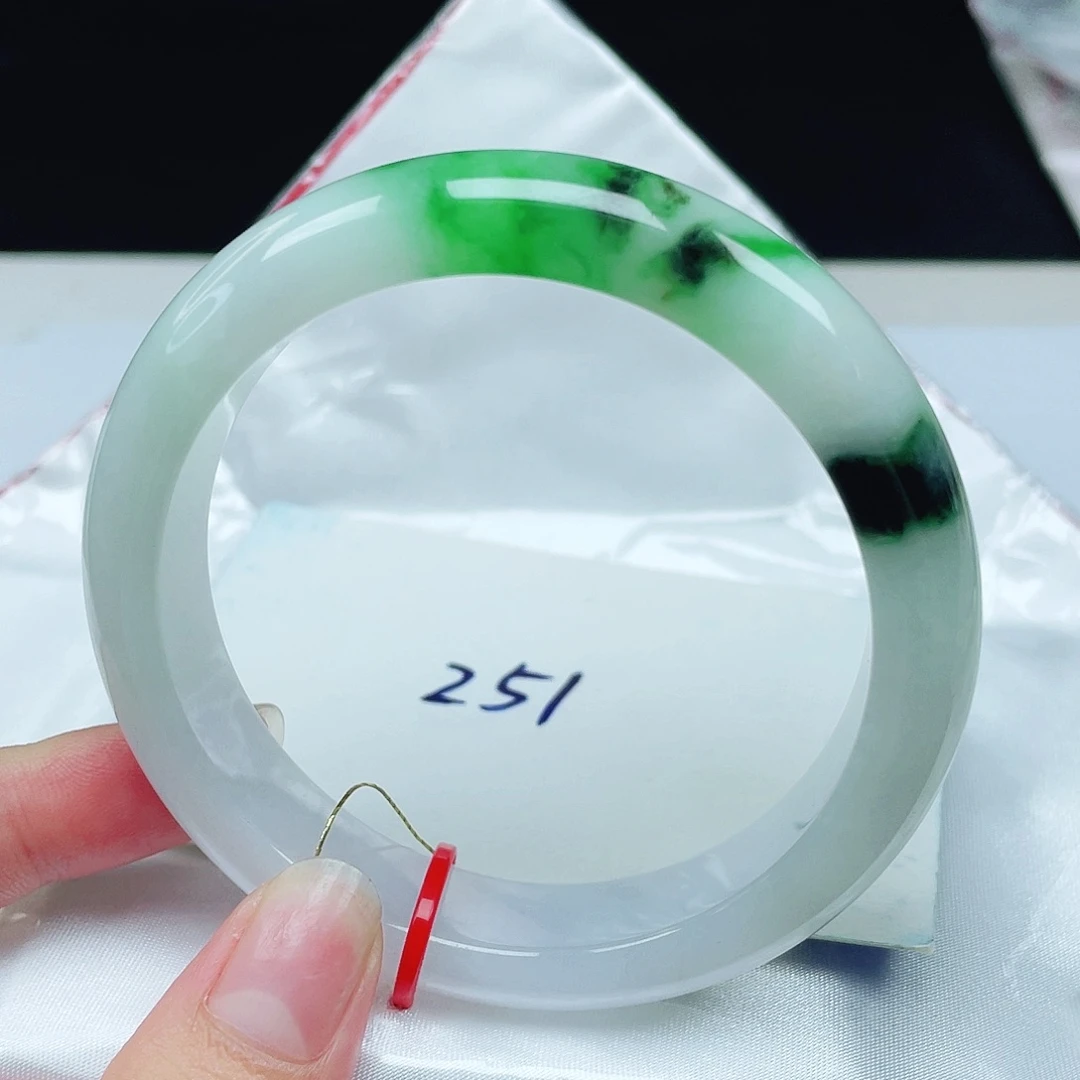 翡翠未镶嵌手镯正圈58