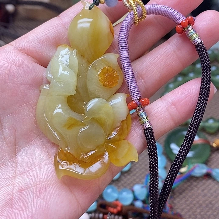 蛇纹石玉未镶嵌颈饰