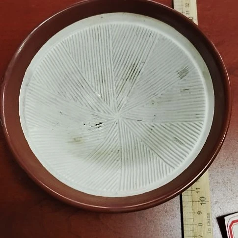 瓷片瓷片，各种摆件，均有瑕疵。沙锅！