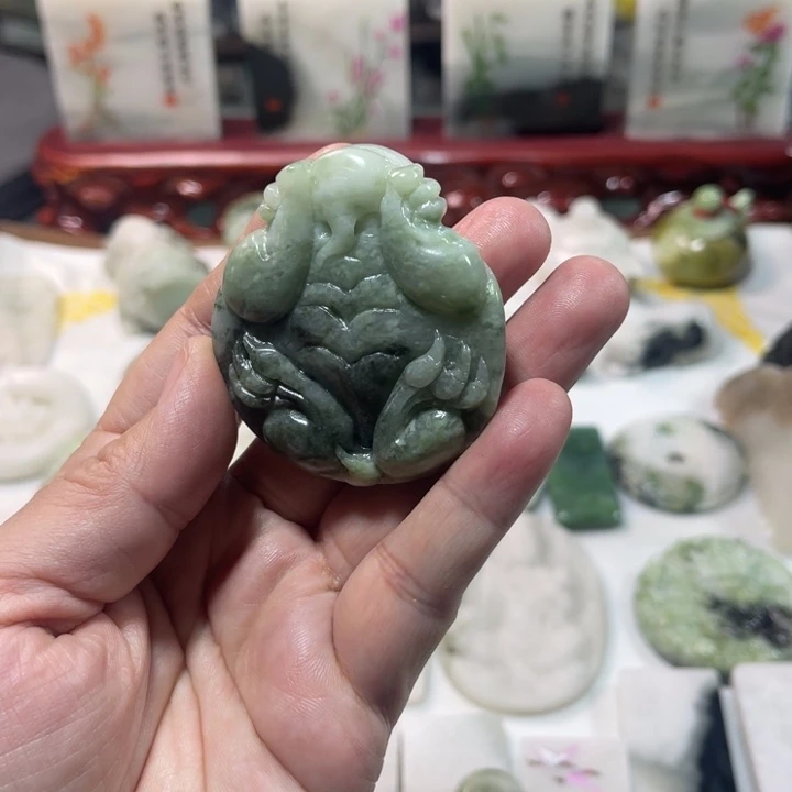 独山玉未镶嵌颈饰