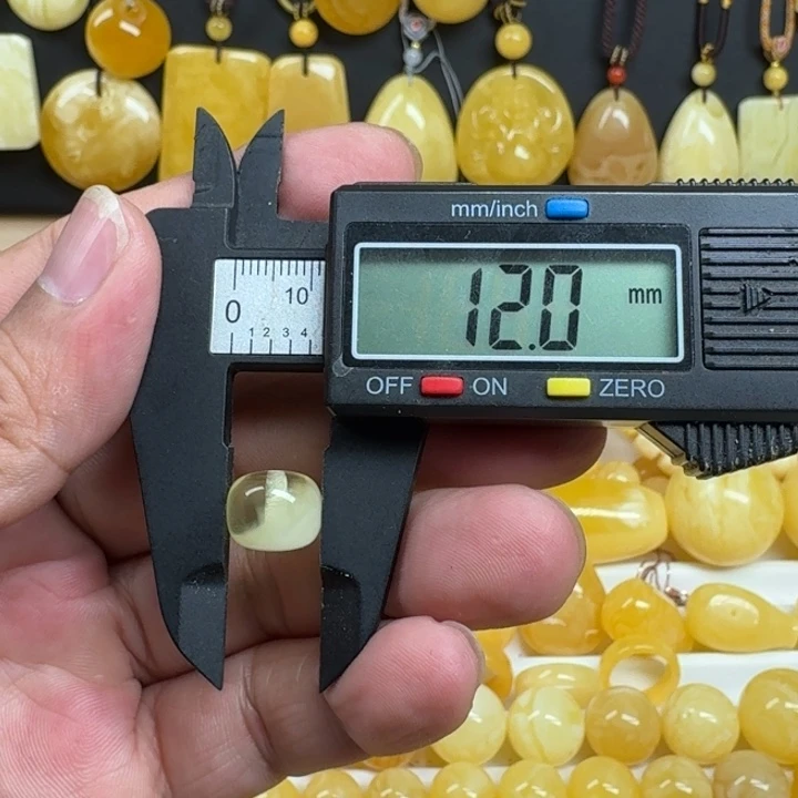 蜜蜡未镶嵌珠宝奇石半山半水