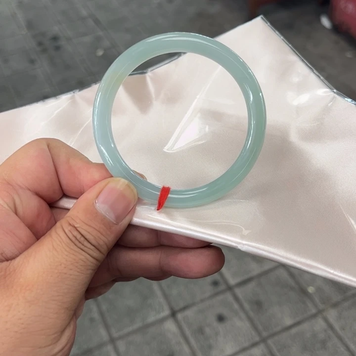 翡翠手镯未镶嵌梦***的53.3圆条