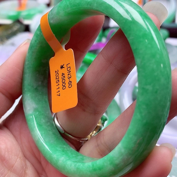 翡翠未镶嵌手镯翡翠