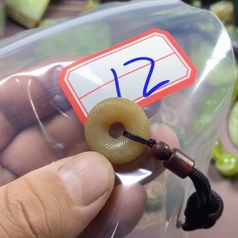 颈饰未镶嵌和田玉（糖玉）