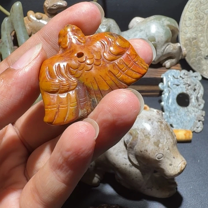 余***走和田玉未镶嵌挂件