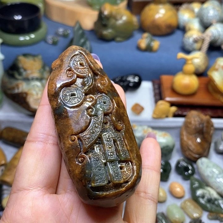 未镶嵌岫岩河磨玉（透闪石质玉）把件