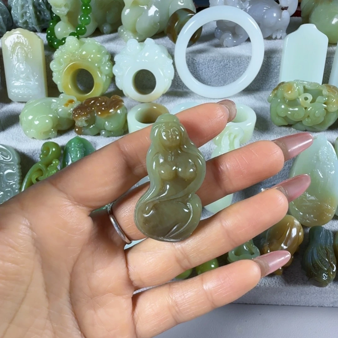 和田玉（糖玉）未镶嵌颈饰