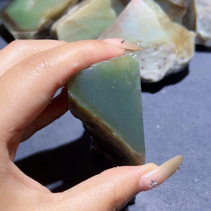 和田玉（糖玉）未镶嵌珠宝奇石