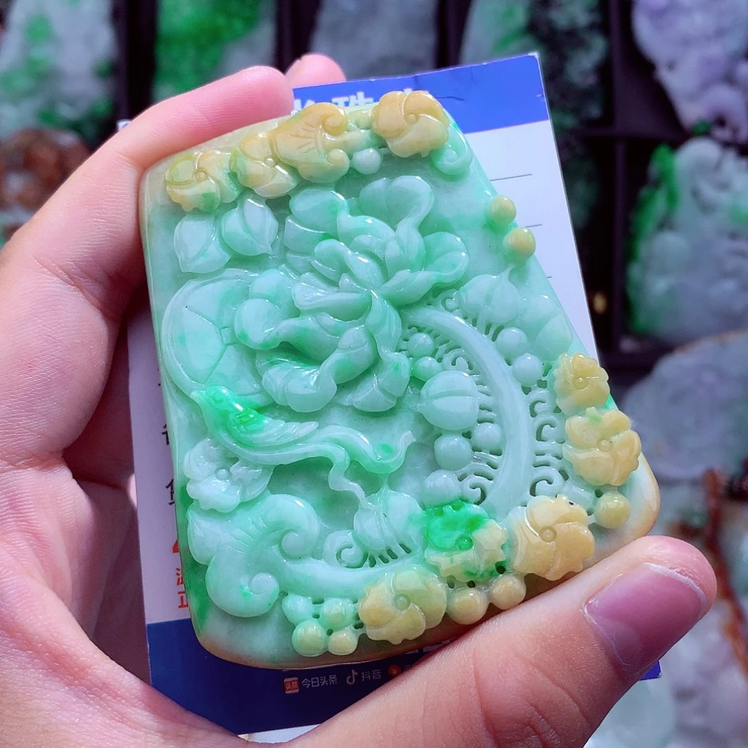 翡翠未镶嵌颈饰挂件