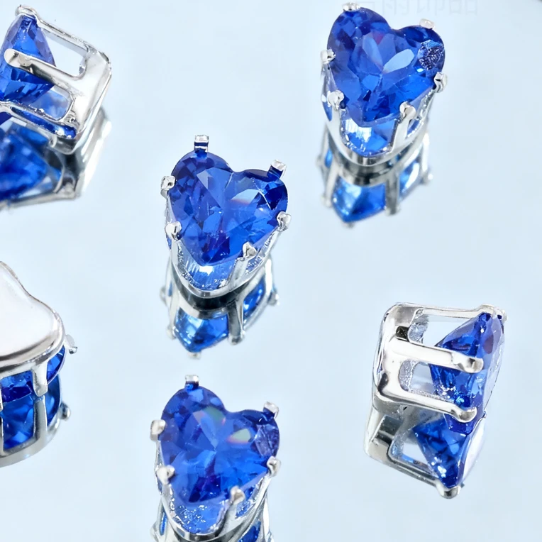 (洁雨饰品 DIY)  T202爱心银底托镶嵌银蓝色5✖️5锆石爪钻