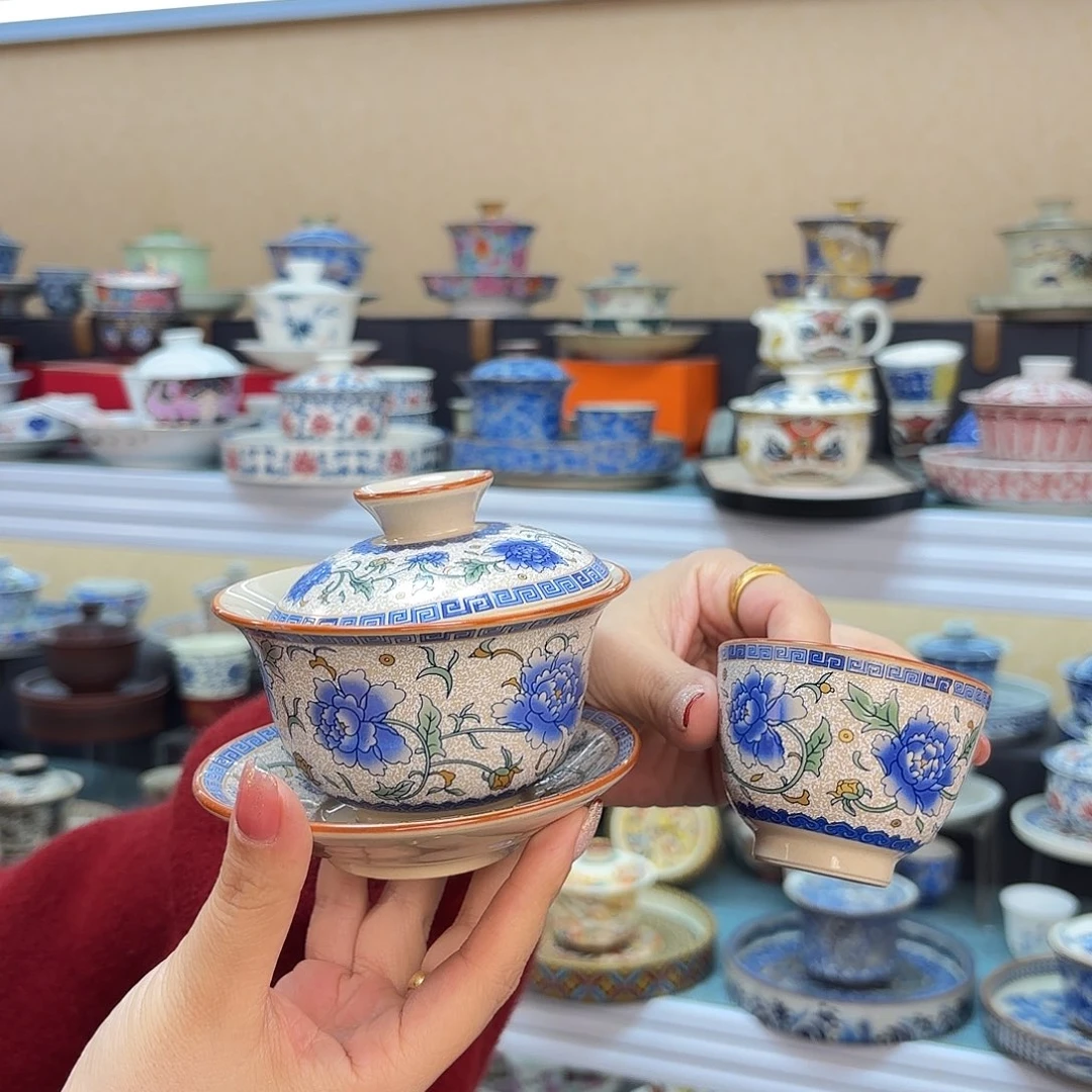 盖碗里放上一层面粉