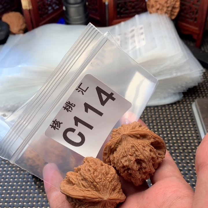 文玩核桃吊坠龙洞峪