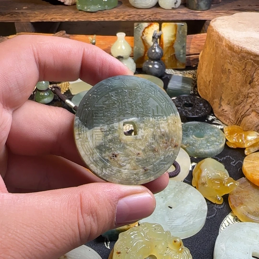 蛇纹石玉未镶嵌颈饰暮*