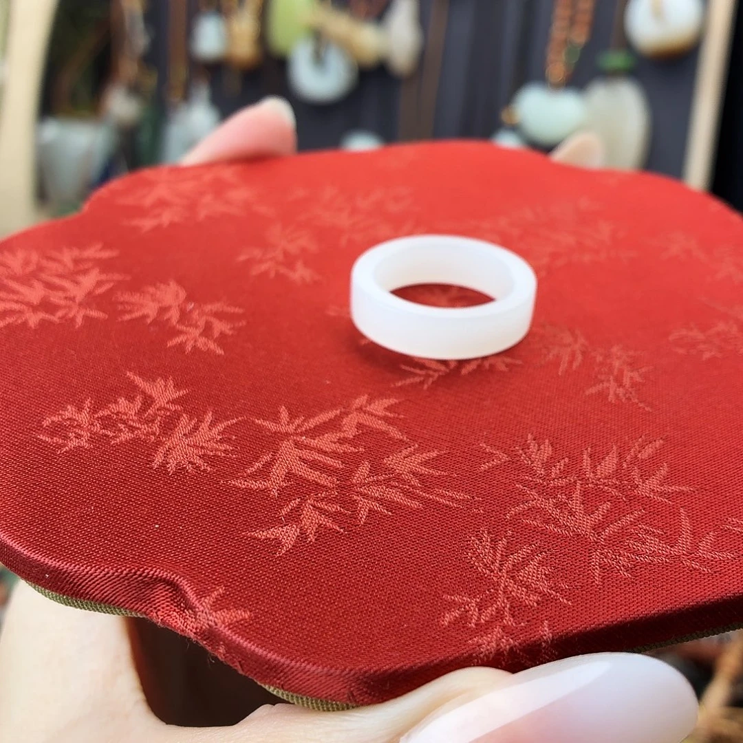 V****和田玉未镶嵌颈饰