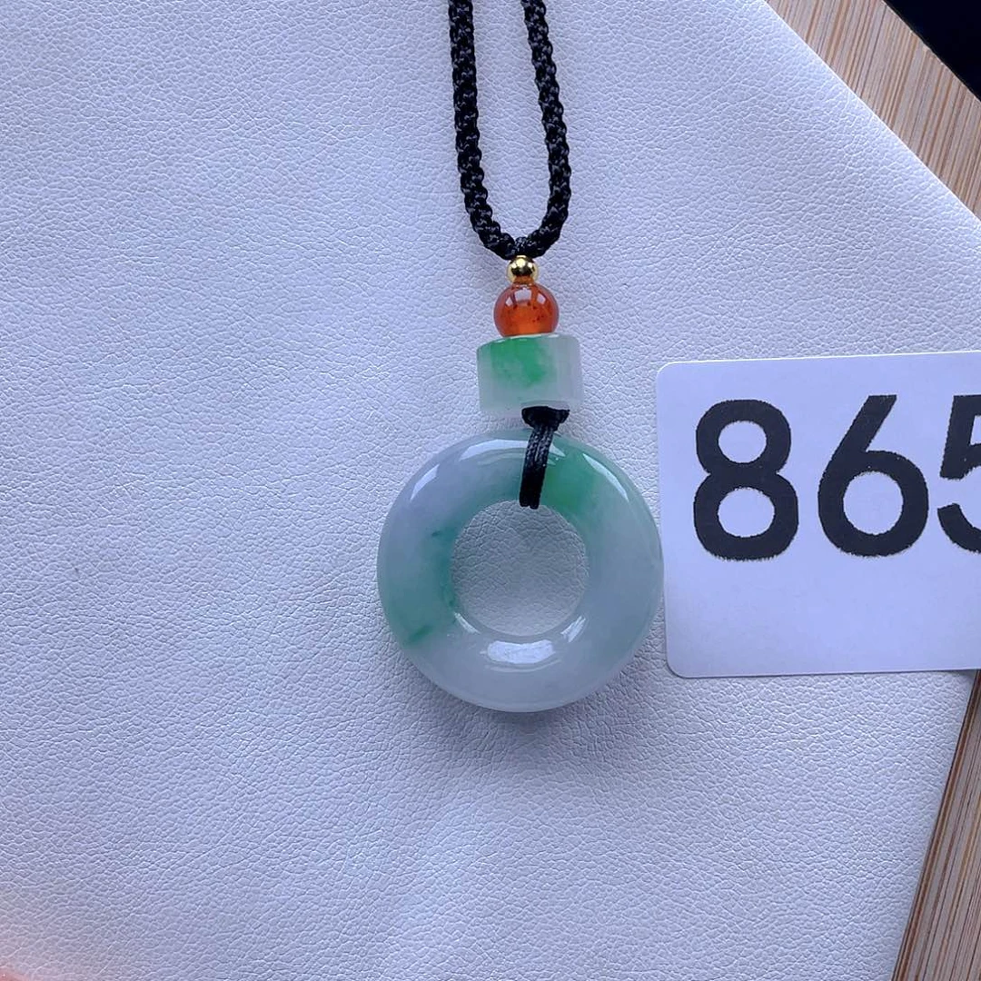 翡翠吊坠(赠链)未镶嵌