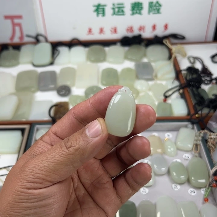 和田玉未镶嵌颈饰