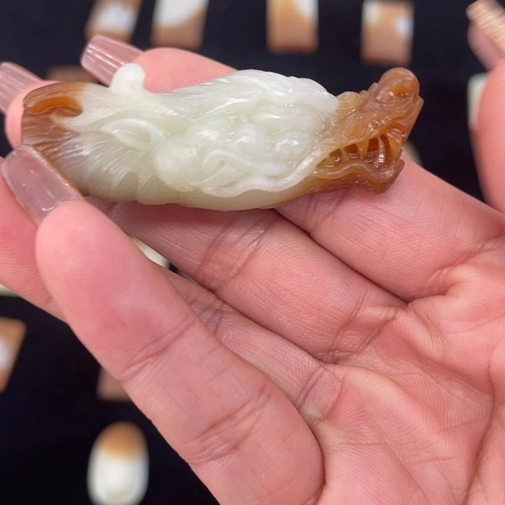 和田玉（糖玉）未镶嵌颈饰