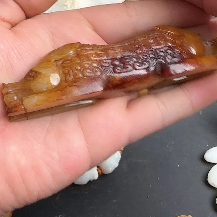 和田玉（糖玉）车挂未镶嵌美****样