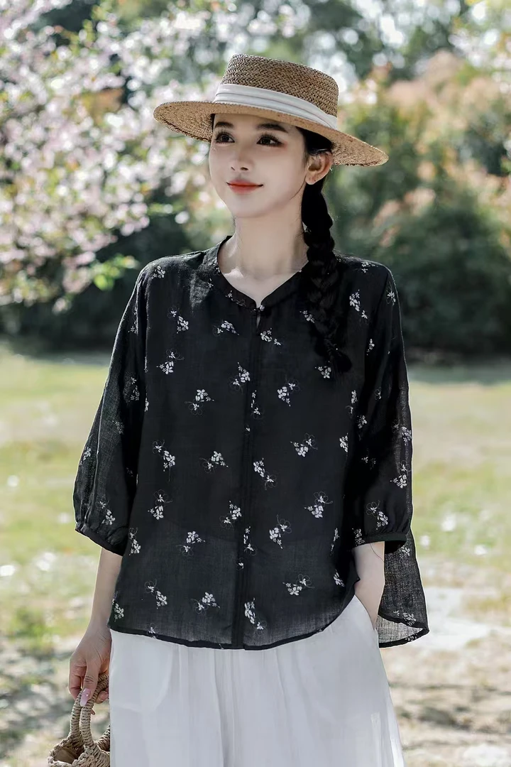 彩云，印花气质圆领苎麻2025套头袖复古T恤衫新款春夏刺绣七分上衣