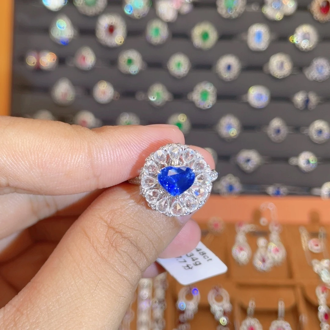 蓝宝石戒指18K金镶嵌1.48ct 无烧矢车菊