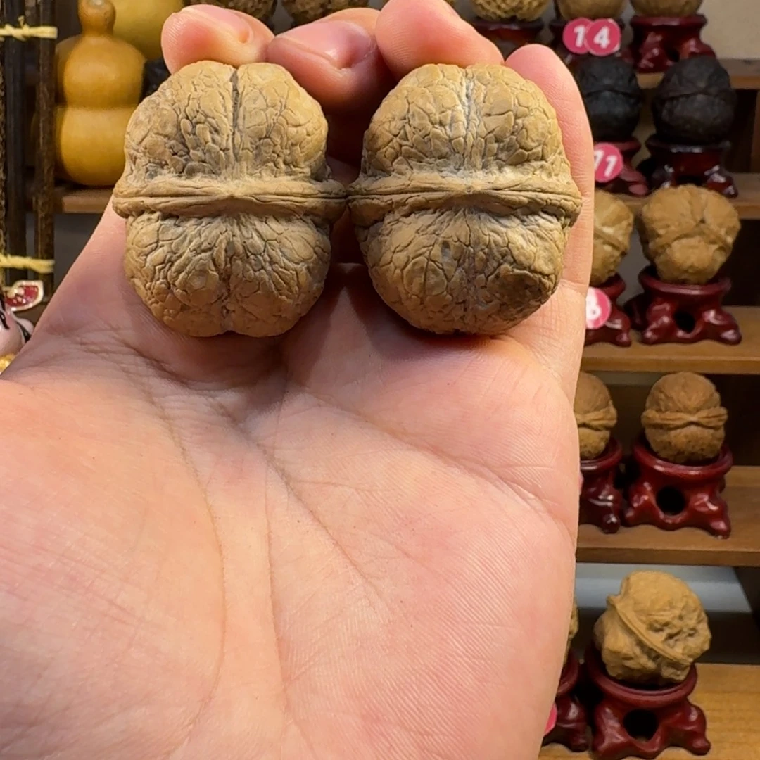 核桃铁核桃把件方尊元宝