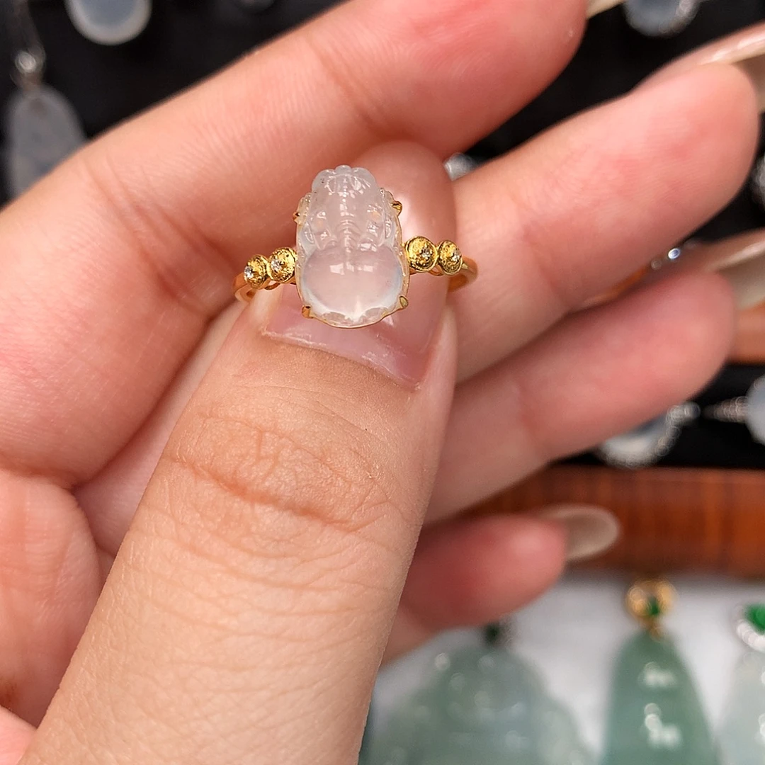 翡翠18K金镶嵌颈饰貔貅戒指