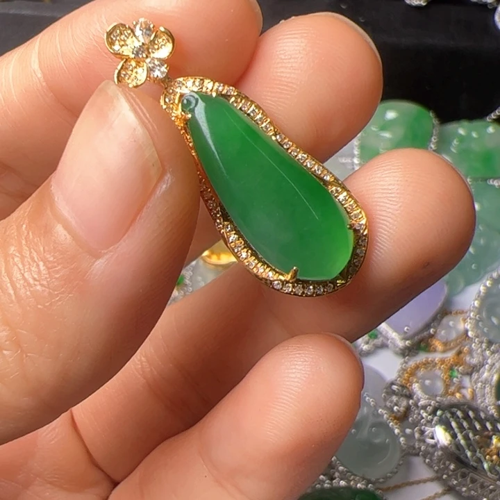 翡翠18K金镶嵌吊坠(不含链)闺**多翡翠吊坠项链