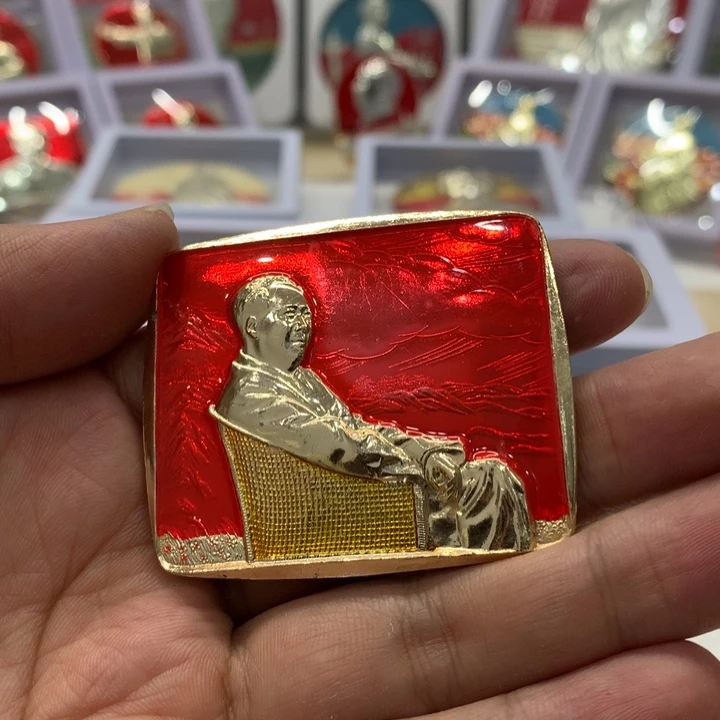铝春章金藤椅。