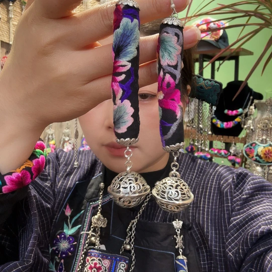 耳环。