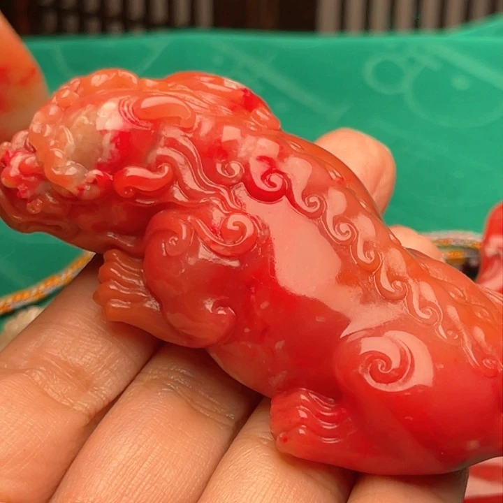 巴林鸡血石鸡血石手玩件