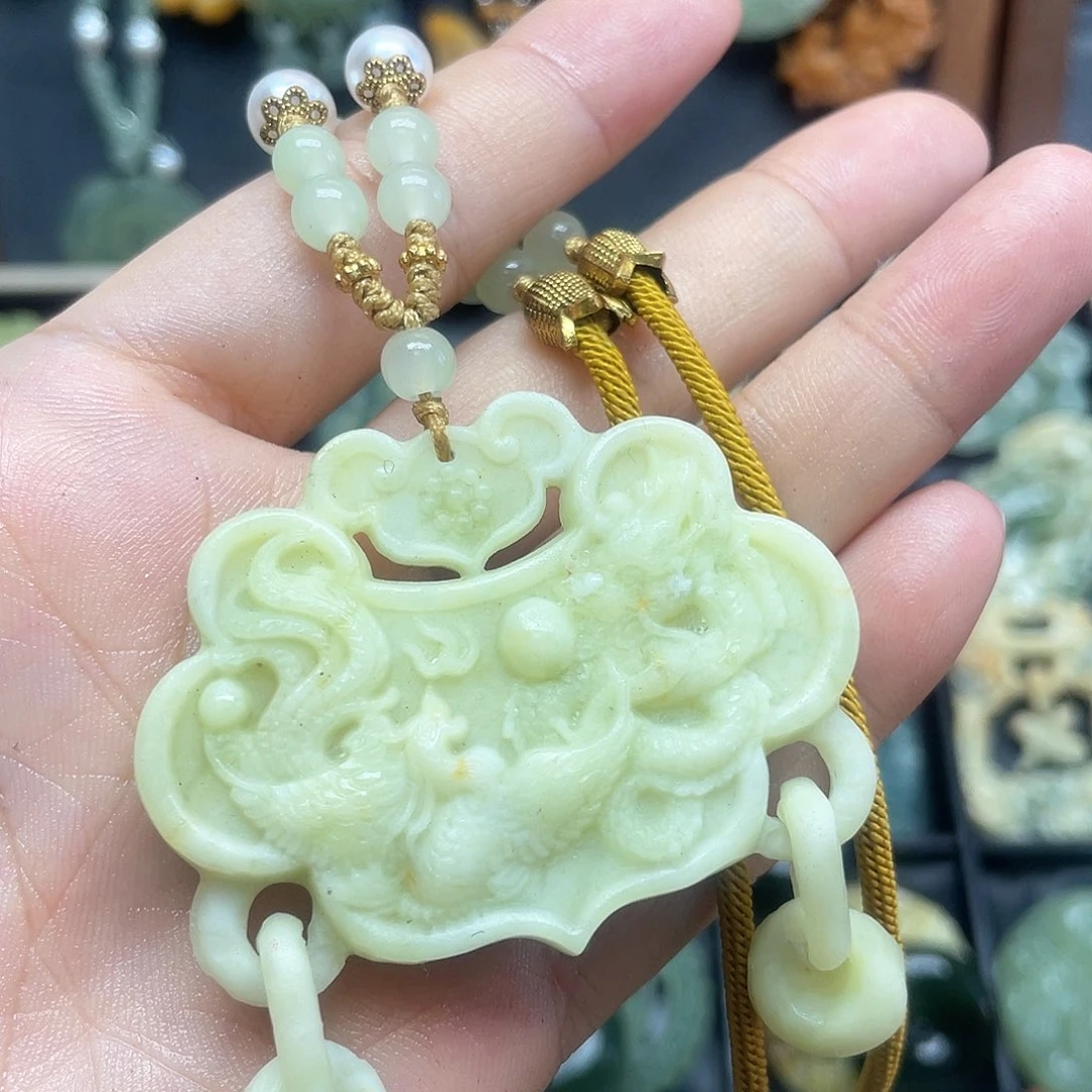 未镶嵌蛇纹石玉颈饰