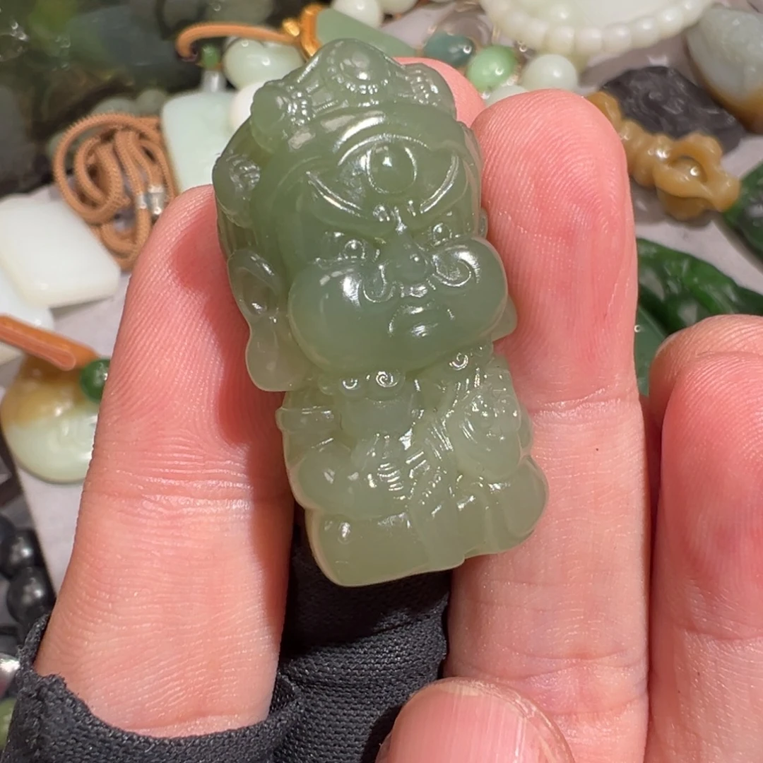 辽***司和田玉未镶嵌颈饰新疆翠青大黑天宝宝