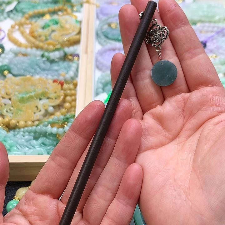 翡翠颈饰未镶嵌发簪