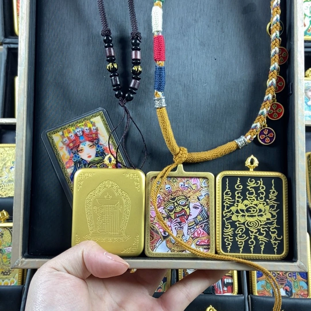 吊坠美丽的唐卡在这里结缘