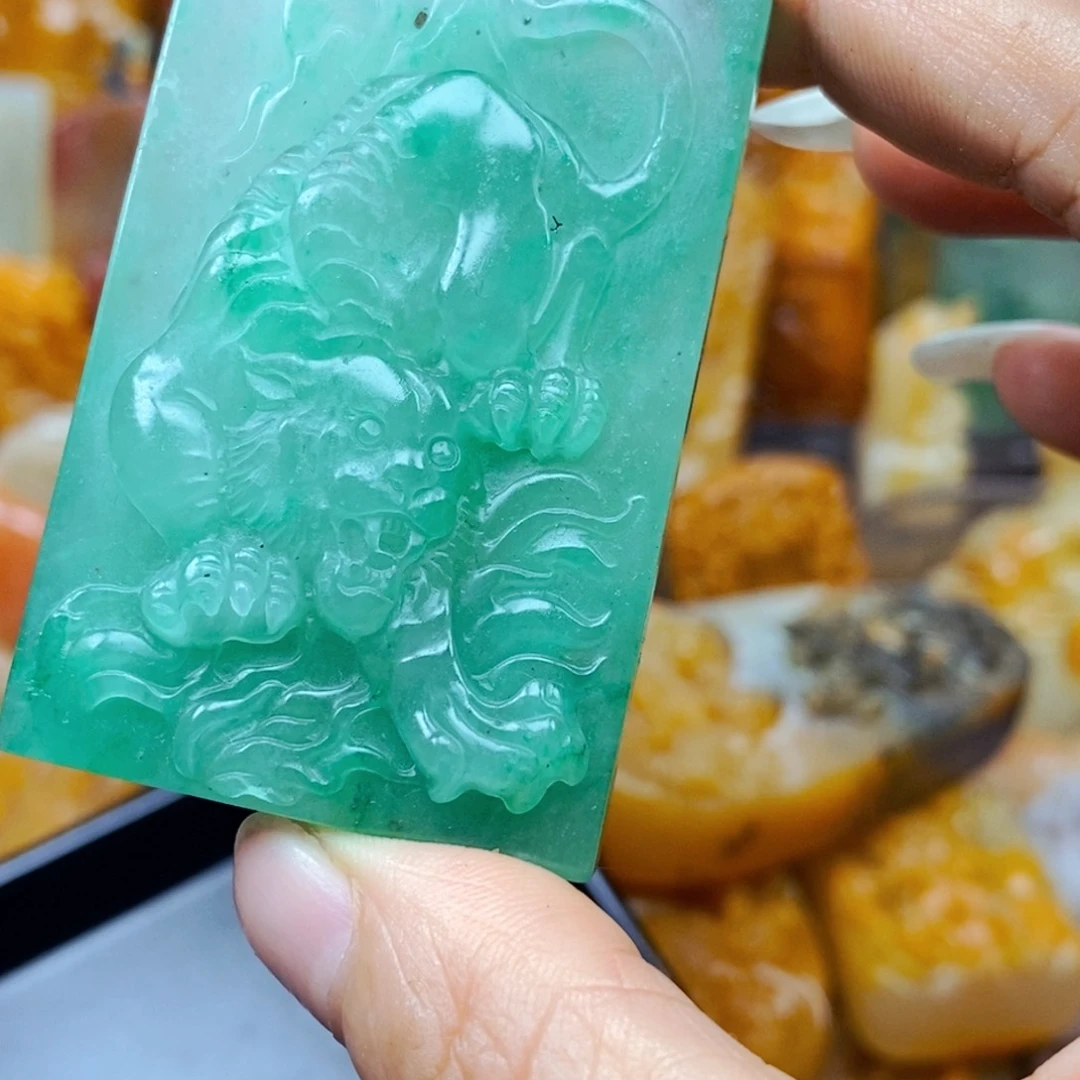 石英质玉（黄龙玉）未镶嵌颈饰