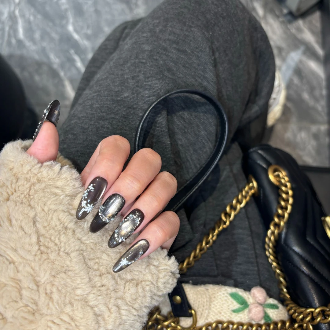 「深雪」一颗喜糖 | sweet candy 黑色猫眼美甲/ 穿戴甲