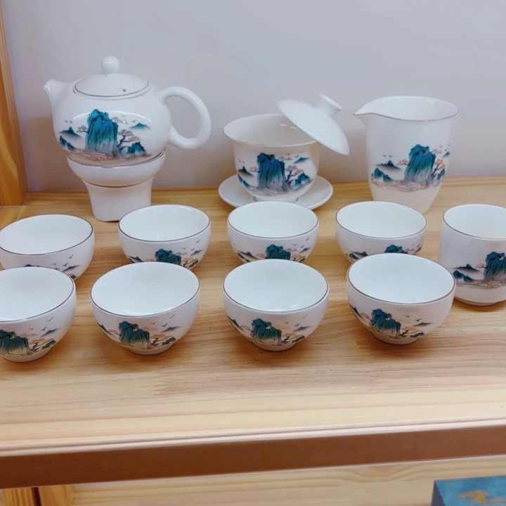德化羊脂白玉瓷迎客