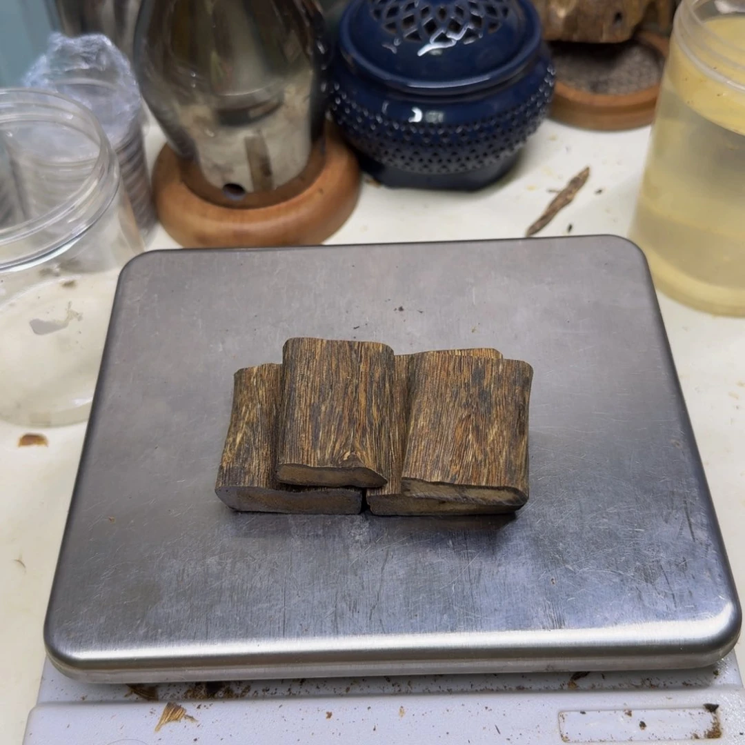 鸿***云沉香碎屑沉香奇楠沉香牌子43克