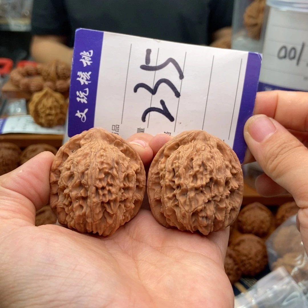 文玩核桃吊坠39红狮子