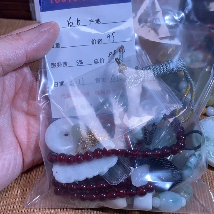 翡翠颈饰未镶嵌白***家