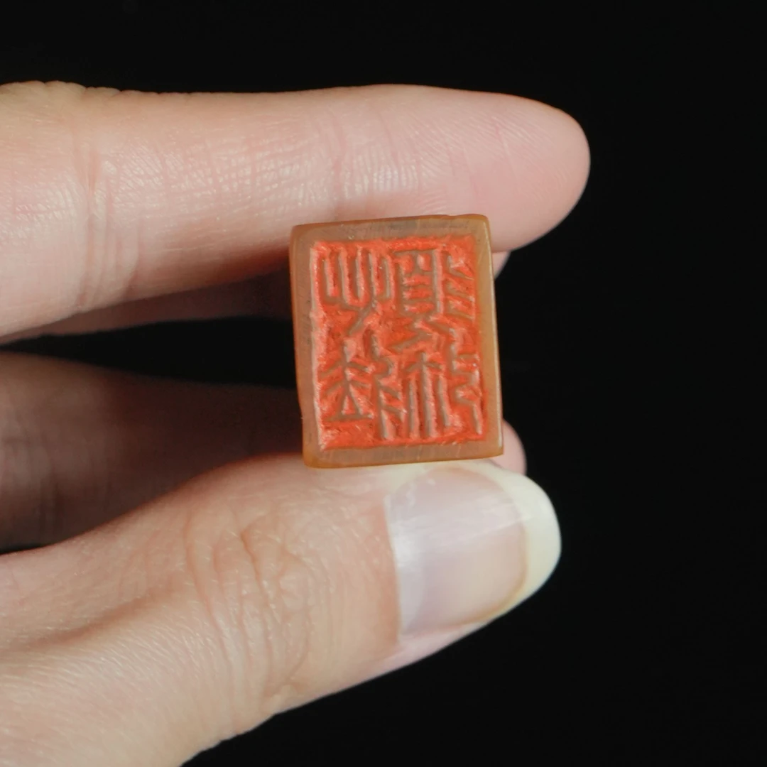 DY-C1525 寿山 田黄石“心藏须弥”印章 17*14*54mm31.61g