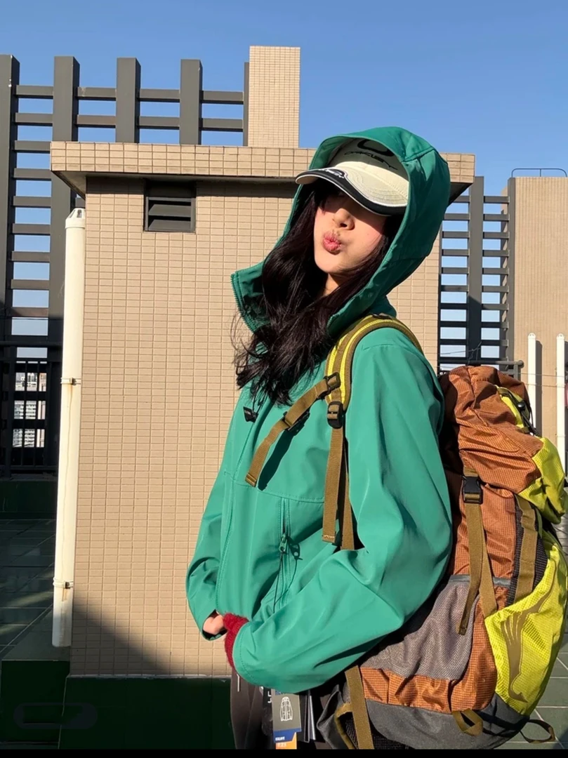 户外运动全天候防风防水情侣男女登山保暖软壳连帽外套K507