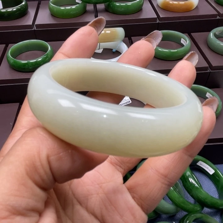 和田玉未镶嵌手镯