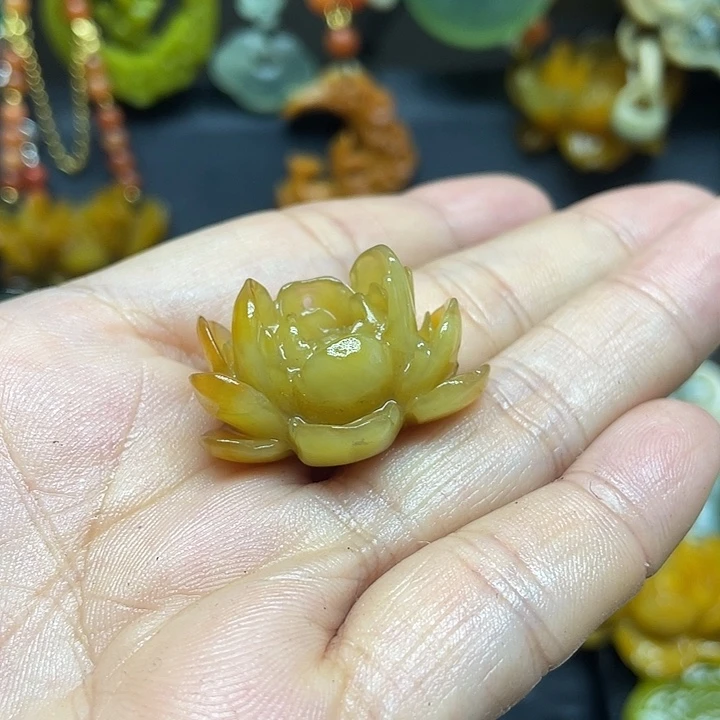 未镶嵌蛇纹石玉颈饰晓*