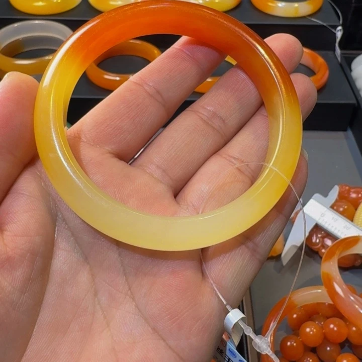 L***y石英质玉（金丝玉）未镶嵌手镯60