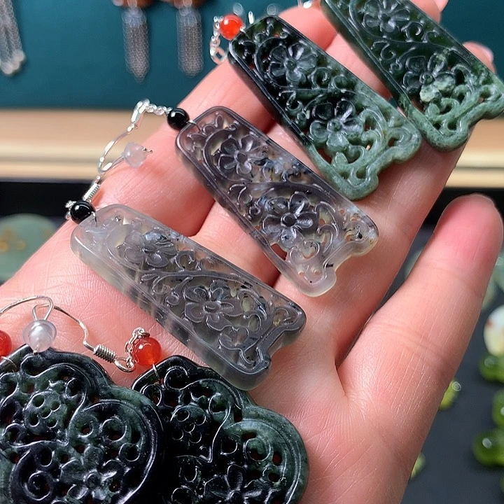 蛇纹石玉未镶嵌耳饰