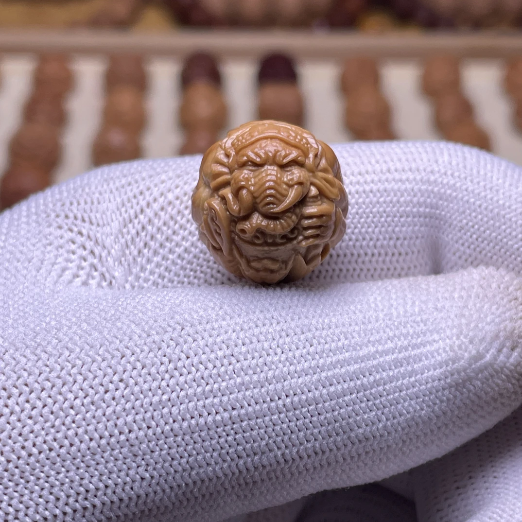 17 - 18左右尺寸锦鲤象神（有正常封口线的）猴头核桃