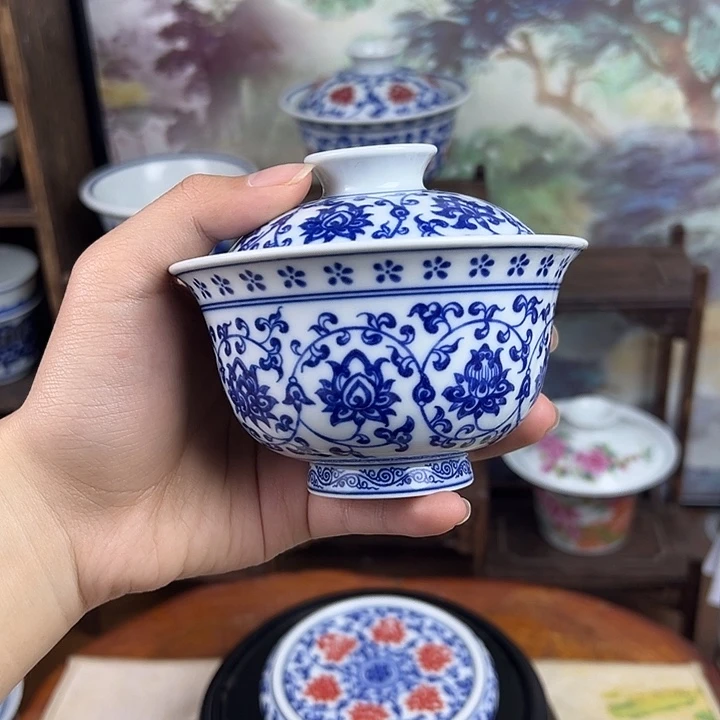 杯子青花缠枝莲盖碗