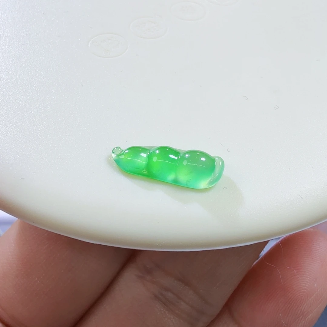 翡翠未镶嵌颈饰裸石